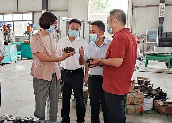 鄂州市委常委、統(tǒng)戰(zhàn)部部長鄒霞一行蒞臨昌利公司調(diào)研指導(dǎo)